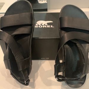 Sorel Roaming Criss Cross sandals - black size 8 hardly worn! In great condition